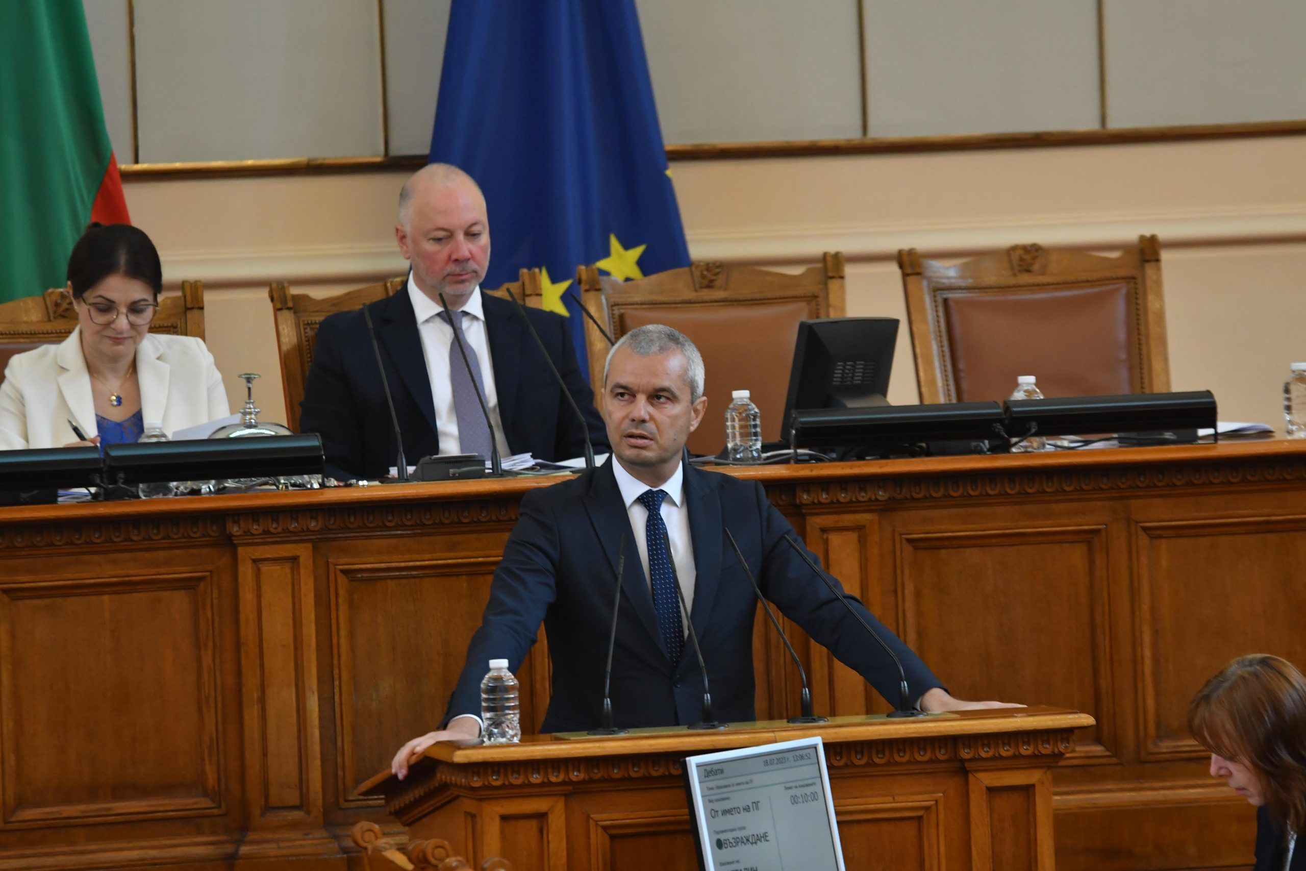 В задочен спор за антисемитизъм и антибългаризъм влязоха в парламента