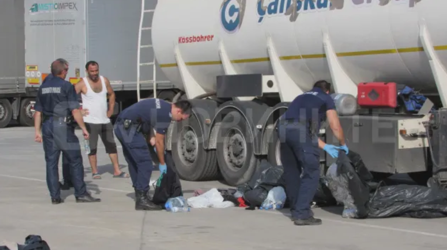 Шестима мигранти мъже са били заловени на буферния паркинг за камиони