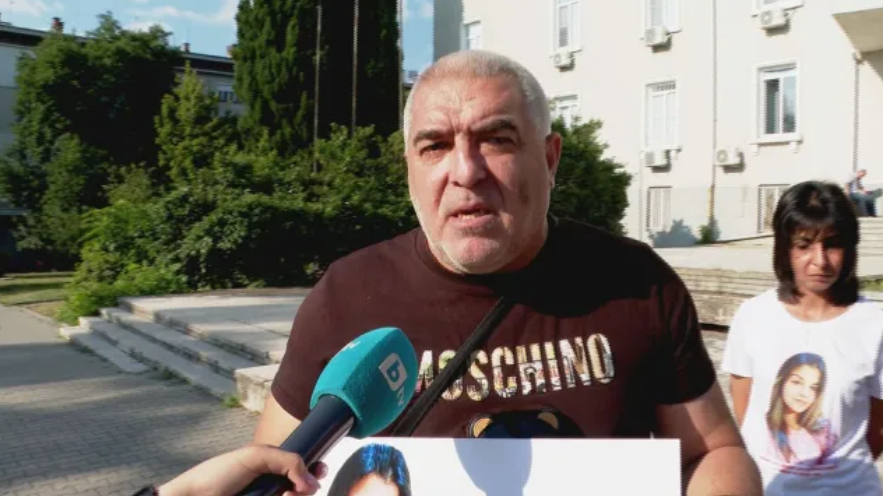 Протест пред съдебната палата в Стара Загора Родители загубили децата