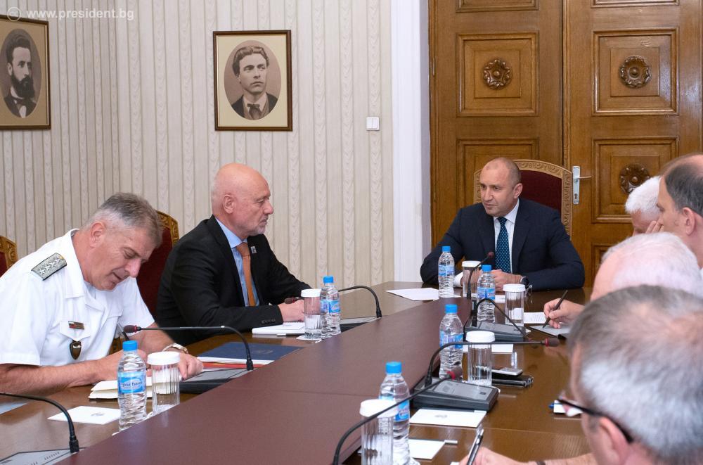 Президентът Румен Радев проведе днес среща на Дондуков“ 2 с