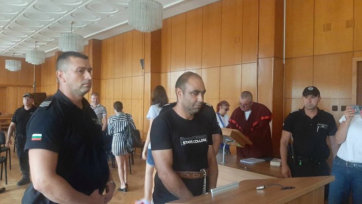 Бургаският окръжен съд разглежда мярката на 46 годишния мъж обвинен