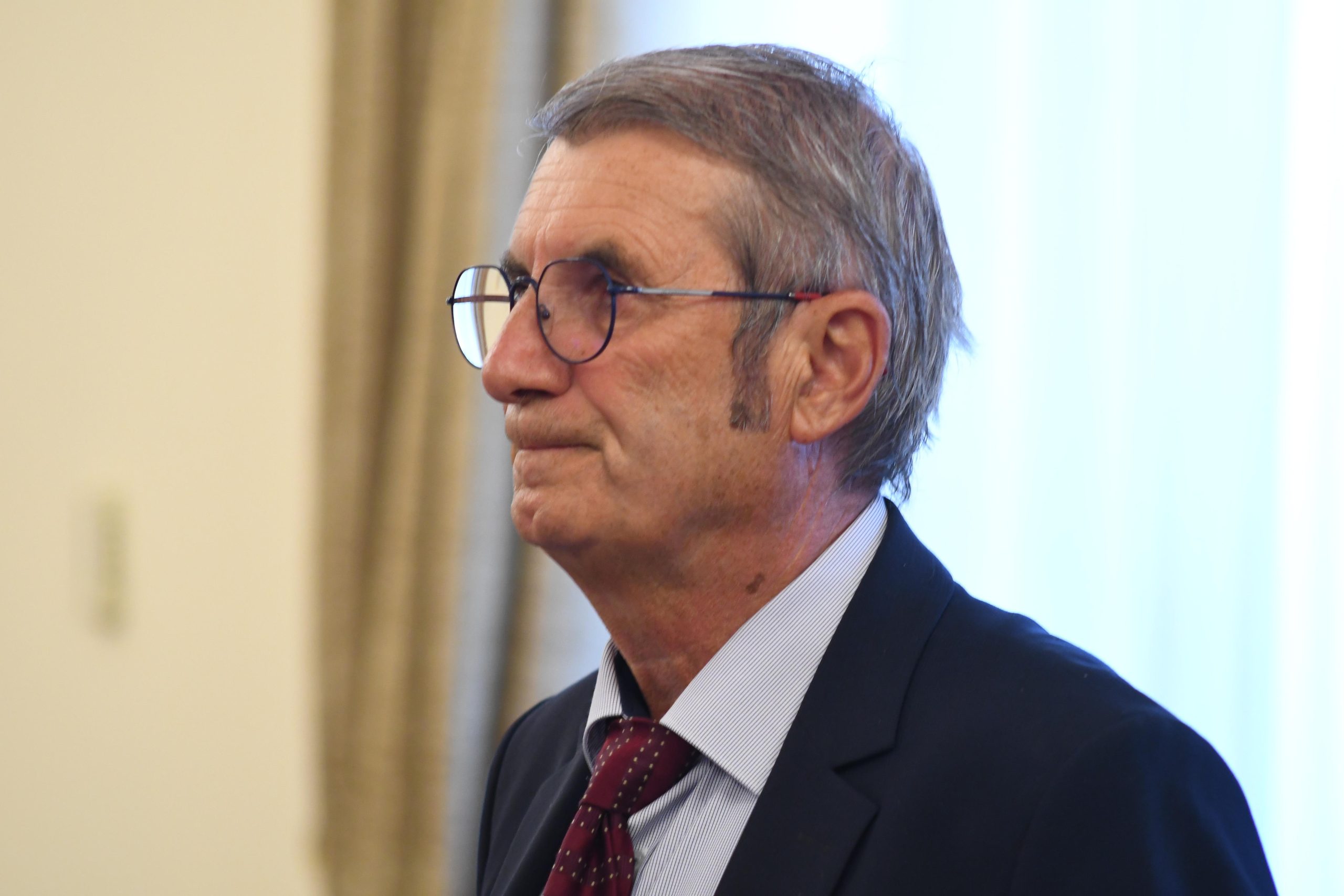 Здравният министър Христо Хинков призна че е бил пред дилема