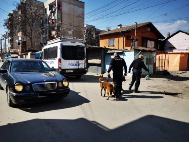 Трима мъже от пловдивския квартал Столипиново“ са били задържани за