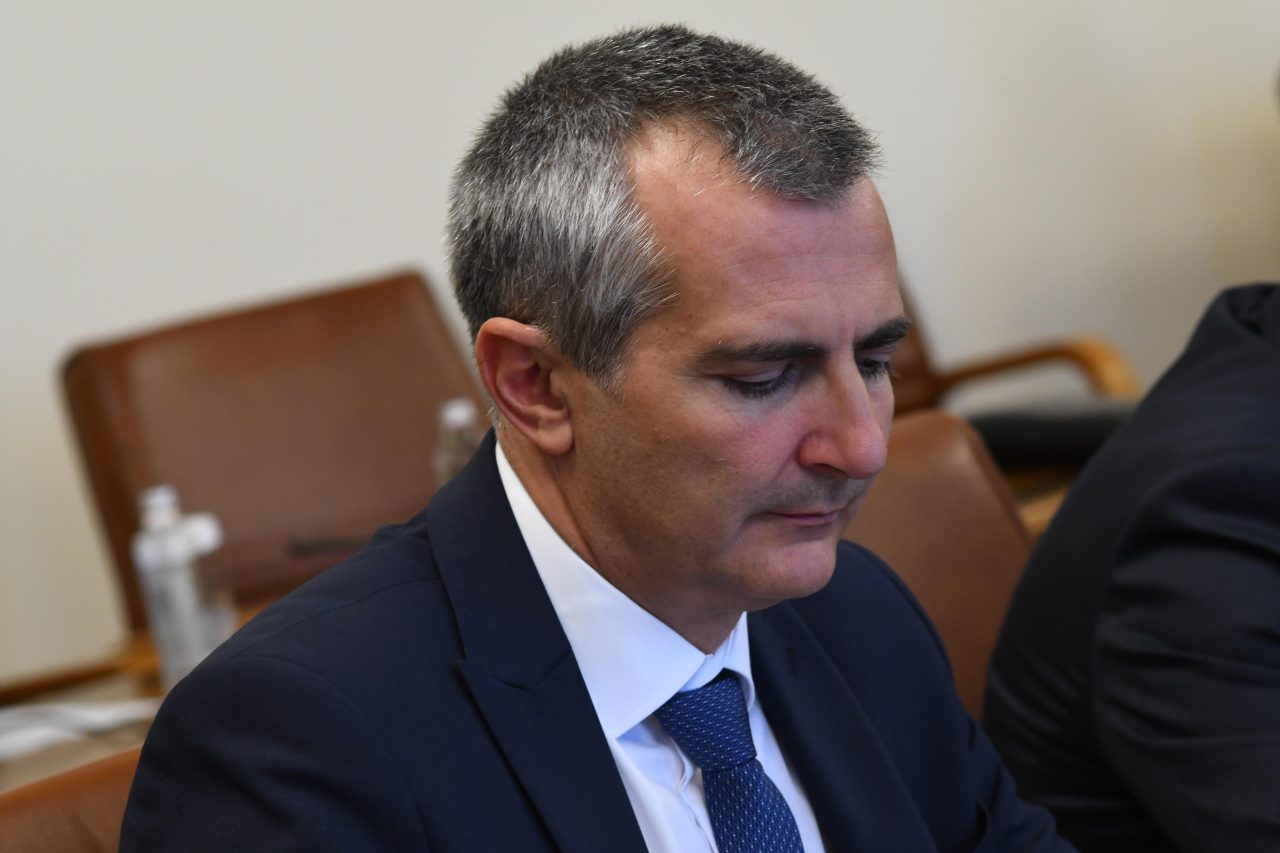 На невиждан рекет от страна на спортния министър Димитър Илиев