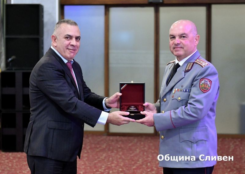 Кметът Стефан Радев бе гост на тържественото награждаване на военнослужещи