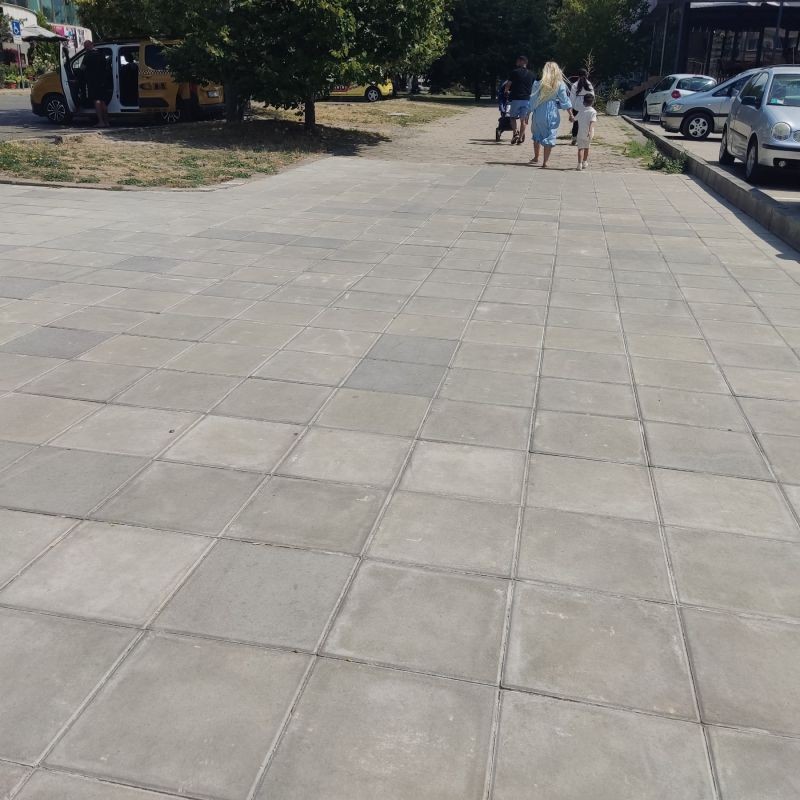 Община Сливен продължава с ремонтите на тротоарни настилки в града