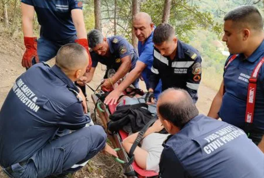 Пожарникари са спасили испанска туристка пострадала край Люлката на любовта