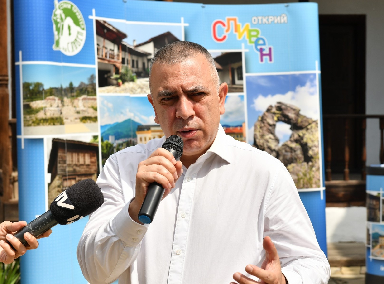Кандидатът за трети кметски мандат Стефан Радев е безапелационен победител