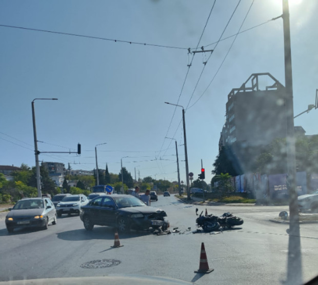 Неприятен инцидент се случи на кръстовището на бул Република и