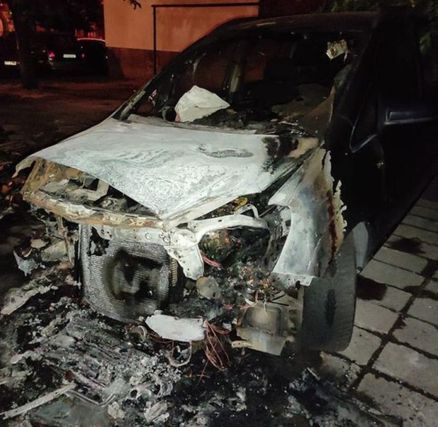 Автомобил изгоря тази нощ в пловдивския квартал Кючук Париж За