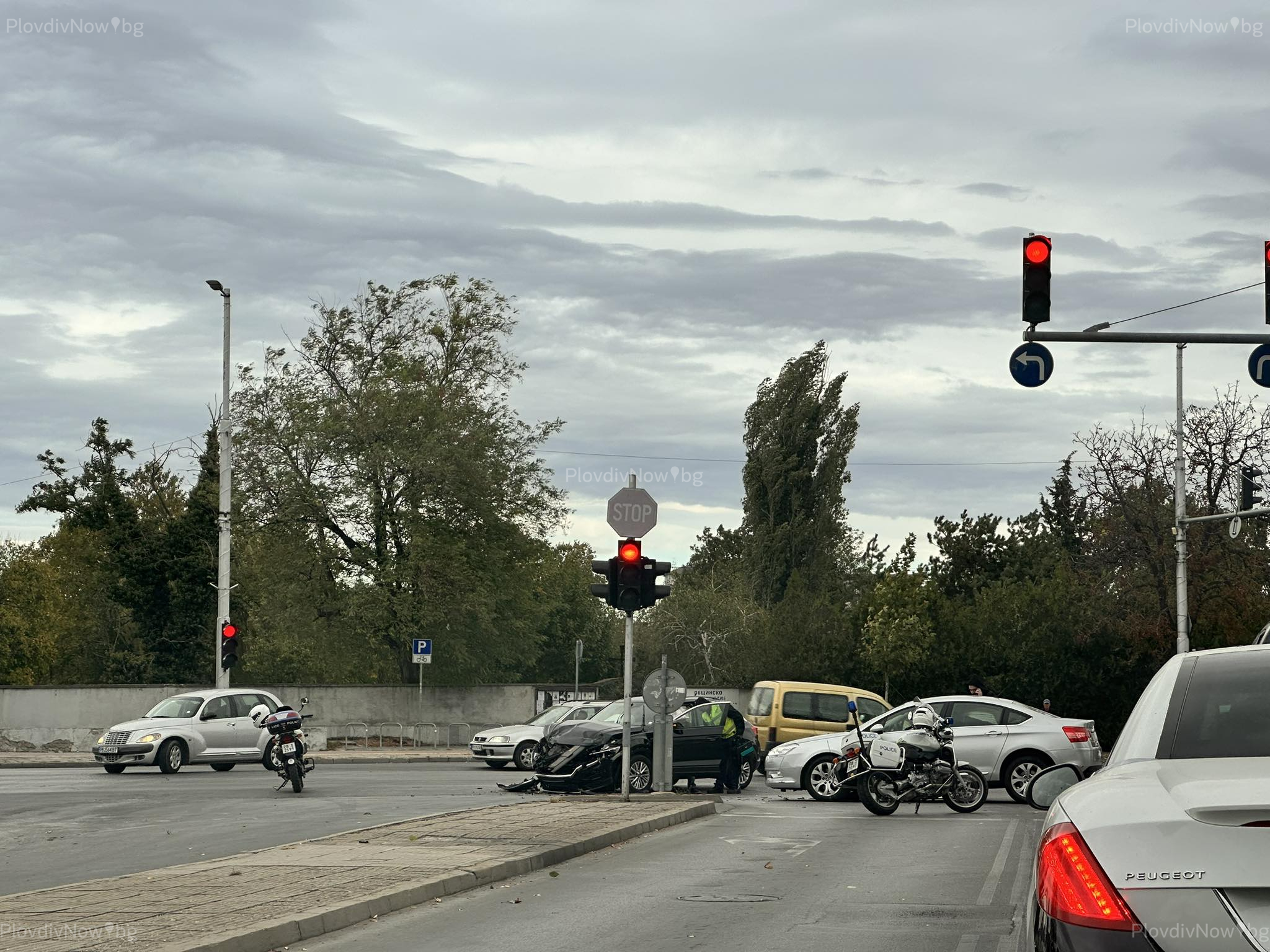Катастрофа е станала до бившата Полиграфия в Пловдив Две коли
