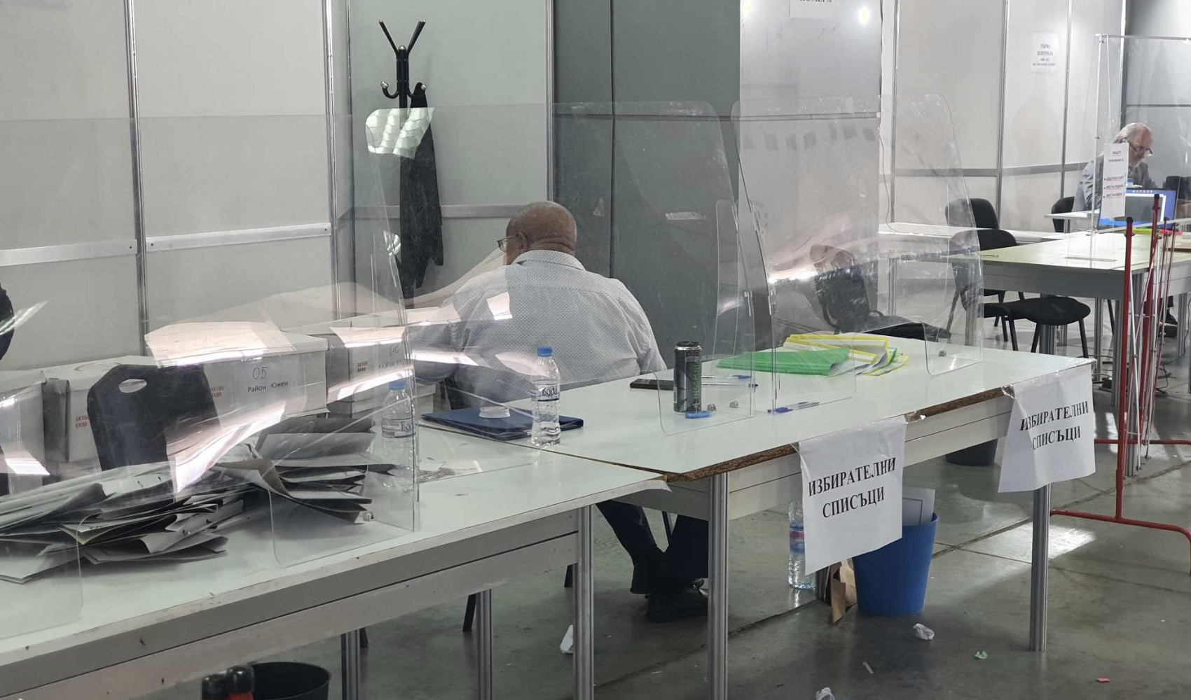 Спокойна е обстановката с предаването на изборните книжа в Панаира
