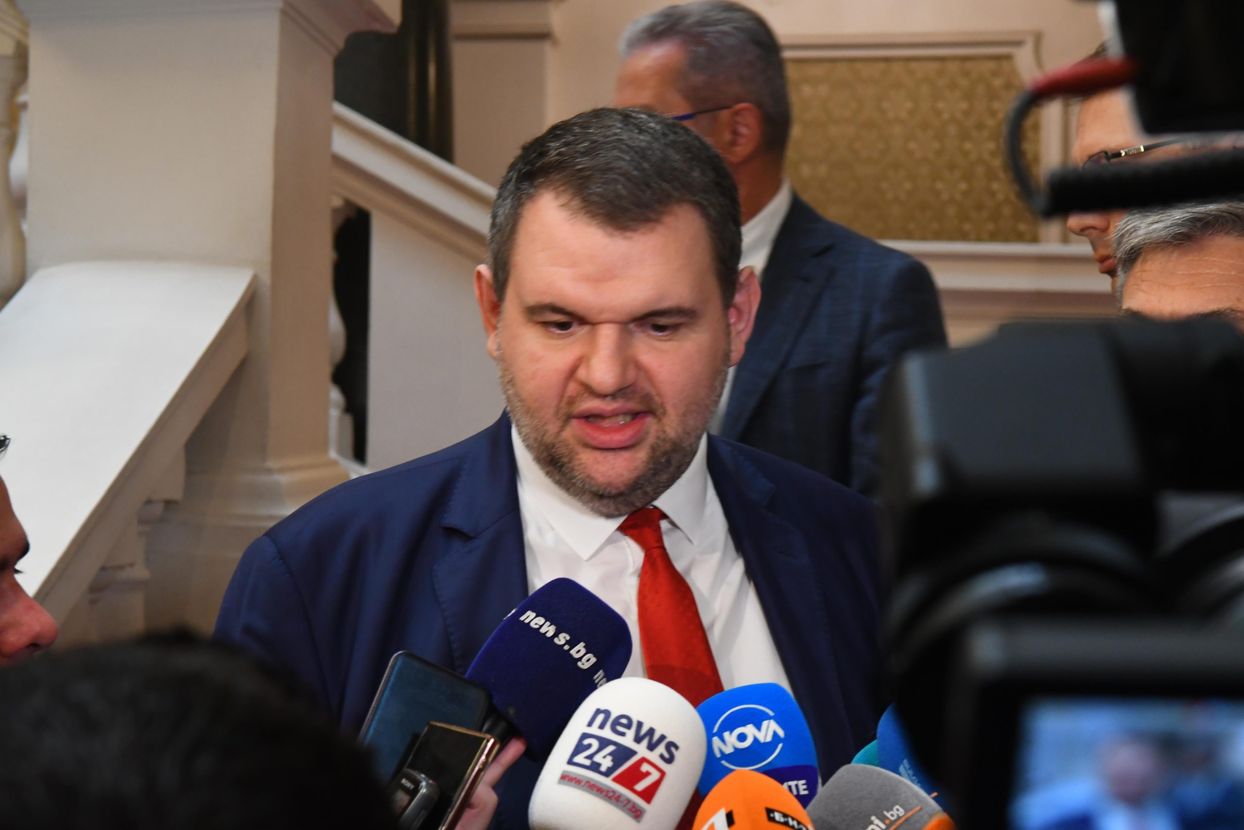 Председателят на ДПС Делян Пеевски коментира актуалните политически теми у