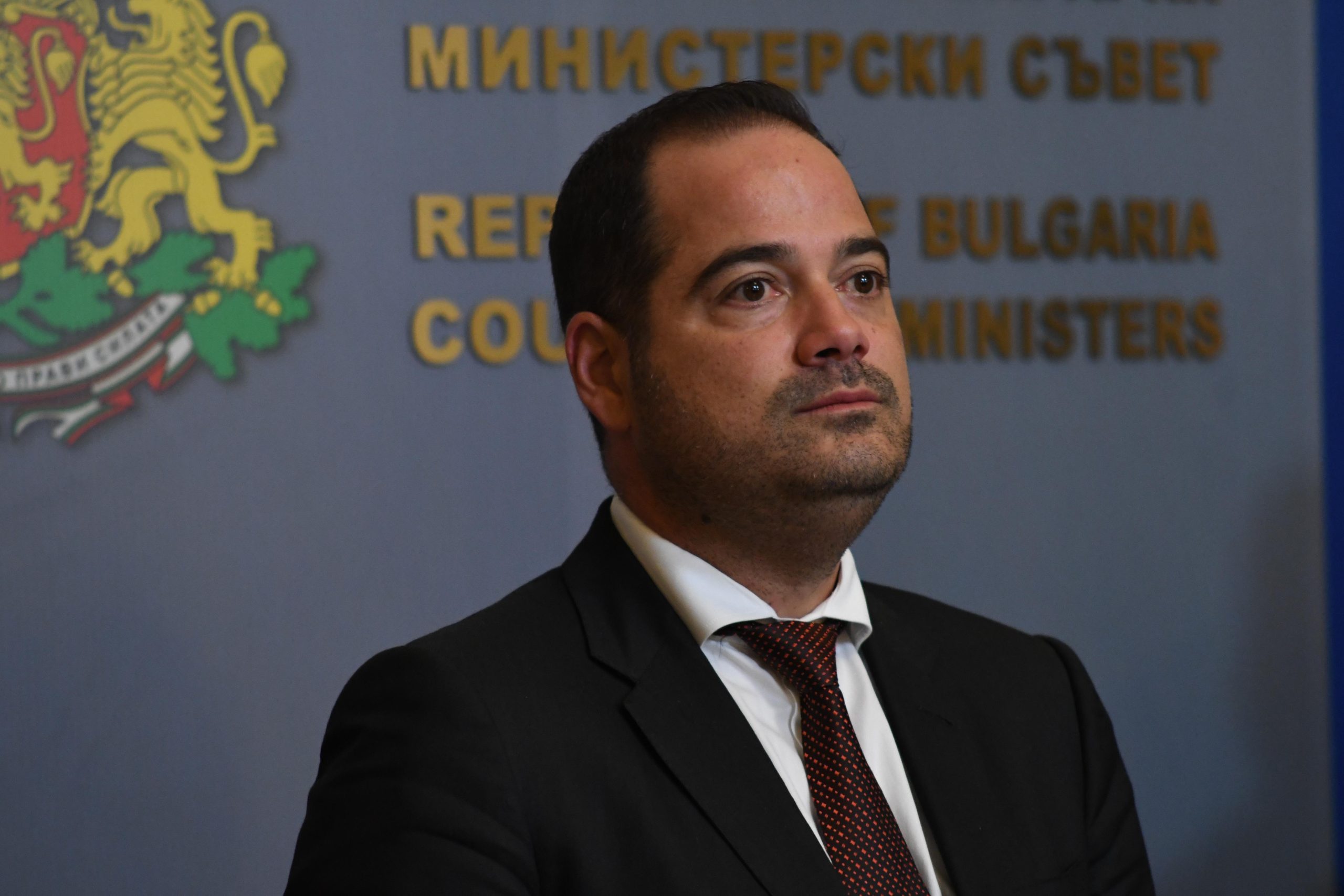 Министърът на вътрешните работи Калин Стоянов дава извънредна пресконференция Той