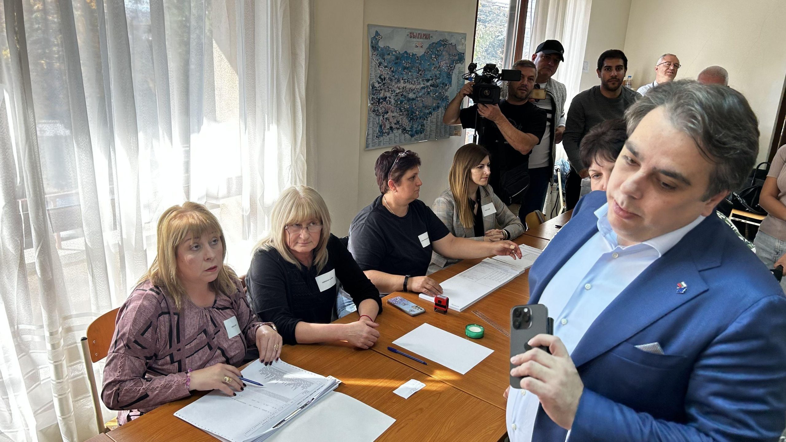 Централната избирателна комисия обяви категорично че Асен Василев няма как