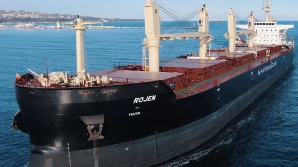 Товарен кораб, частично собственост на израелски бизнесмен, е бил отвлечен