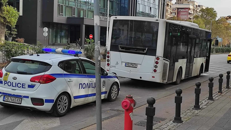 Петима пътници в автобуси от градския транспорт са пострадали при