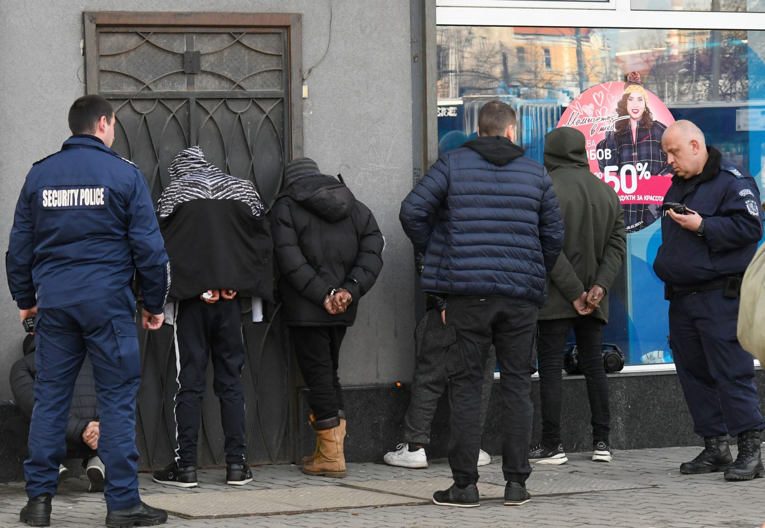 18 благоевградчани бяха арестувани при акция на ГДБОП за участие