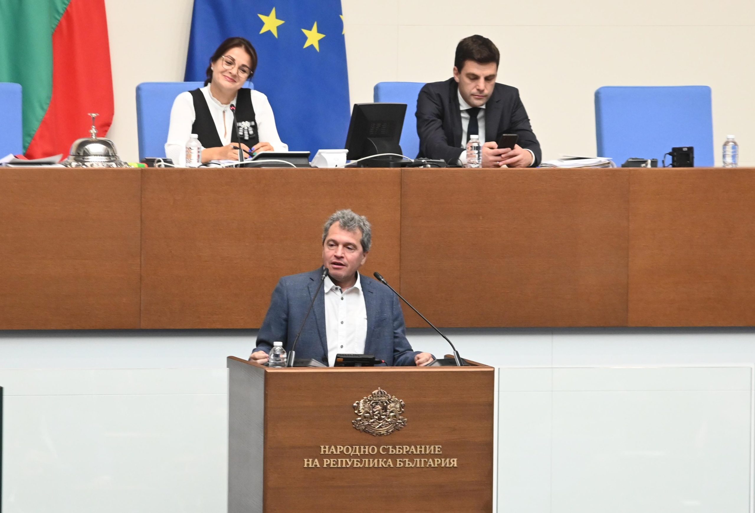 Председателят на парламентарната група на ИТН Тошко Йорданов откри заседанието