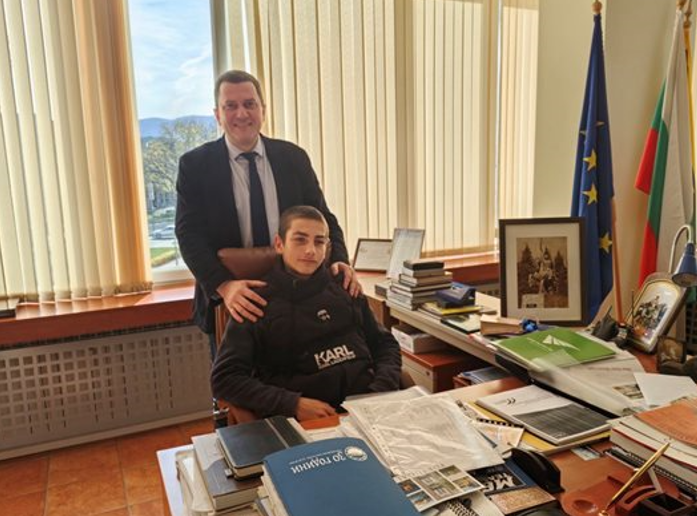 Кметът Перник Станислав Владимиров посети училището Св Иван Рилски за