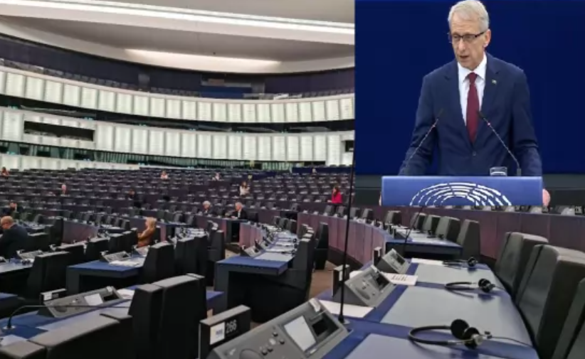Срам Българският министър председател Николай Денков говори пред празна зала в