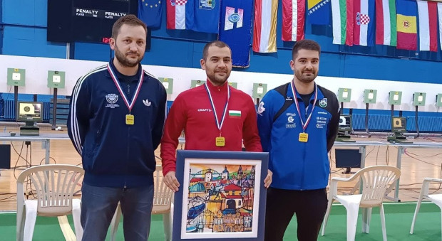 Пловдивчанинът Антон Ризов спечели златен медал на 10 метра пушка