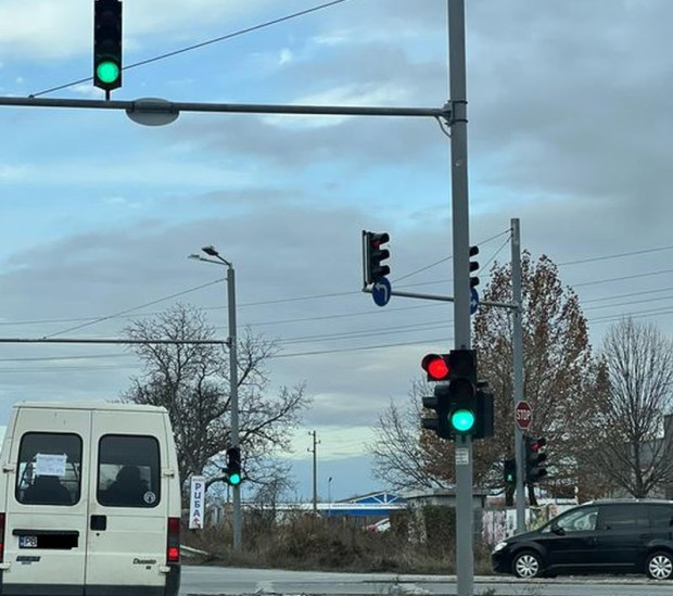 От седмица светофарът на околовръстния път на Пловдив на кръстовището