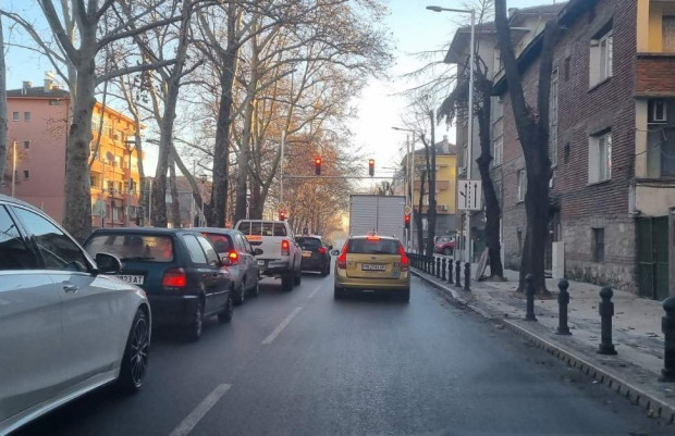 Новият светофар на преобразения булевард Хаджи Димитър в Западен вече