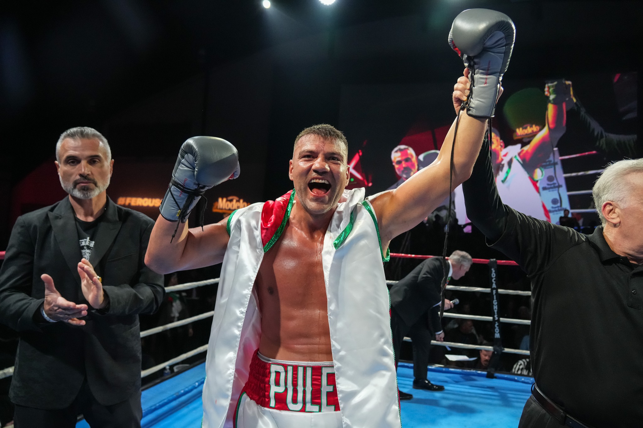 Българският боксьор Тервел Пулеви надви американеца Дионардо Майнър с единодушно