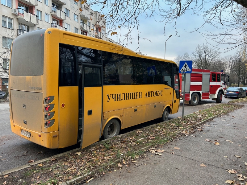 Извънредна ситуация с ученически автобус вдигна накрак пожарната във Враца