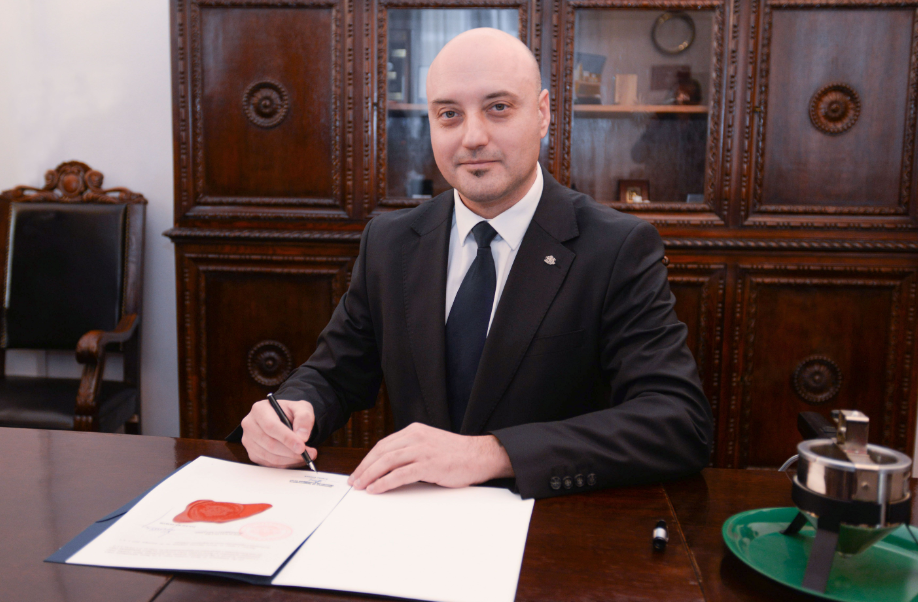 Министърът на правосъдието Атанас Славов положи държавния печат под измененията