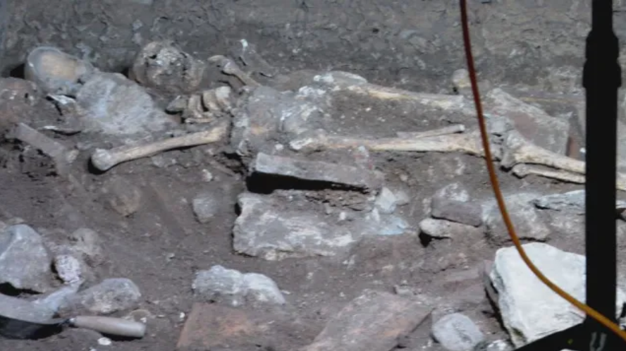 Необичайни скелети черепи и монети откриха в Стара Загора Към