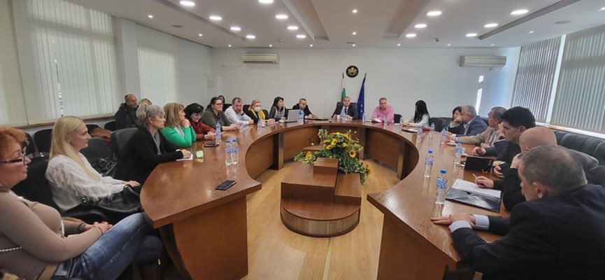 Областният оперативен щаб ще реши утре дали учениците в Пловдив