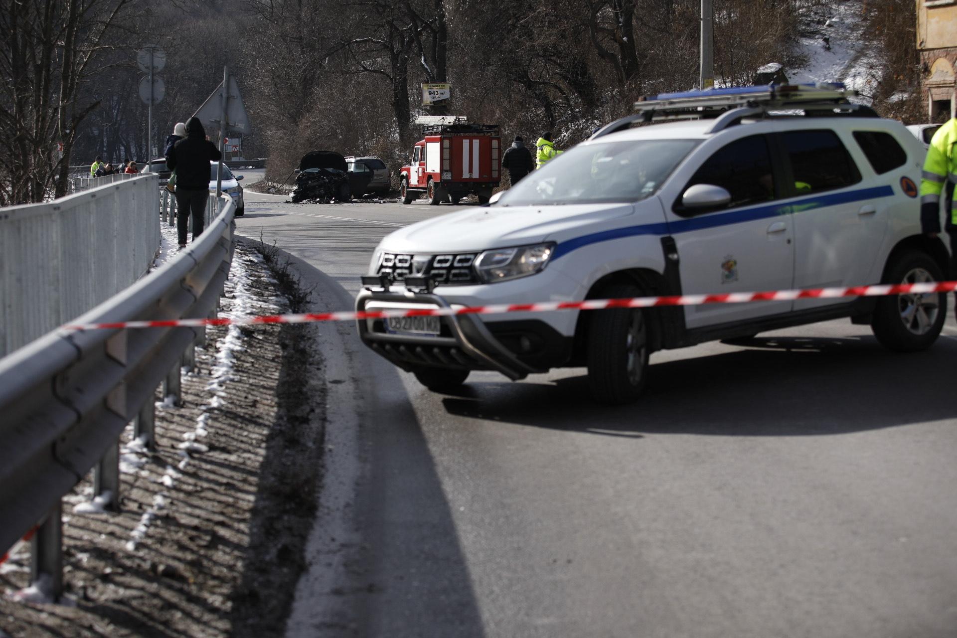 Тежка катастрофа с трима пострадали стана снощи на пътя Добрич