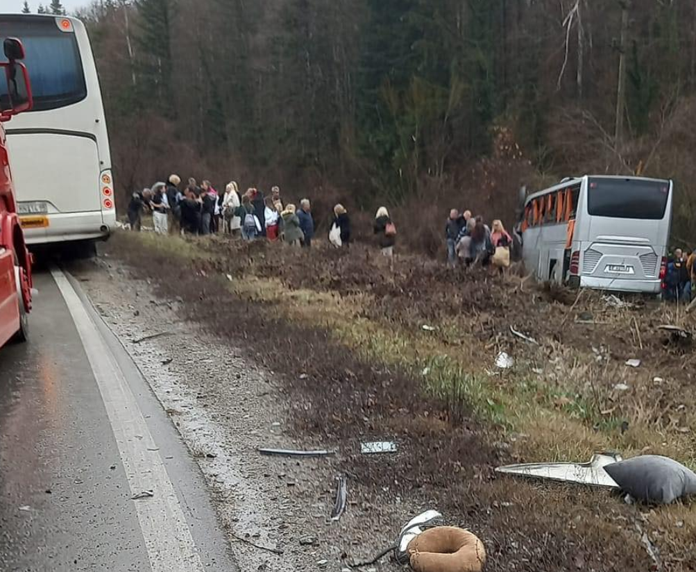 Пострадалите при катастрофата между камион и автобус по пътя Русе