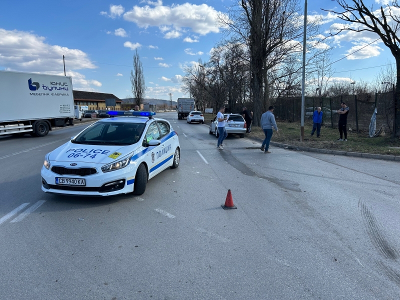 Мерцедес удари учебен камион във Враца съобщава BulNews Пътният инцидент