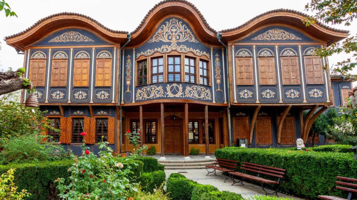 Магичната сила на българската шевица ще завладее Етнографския музей в