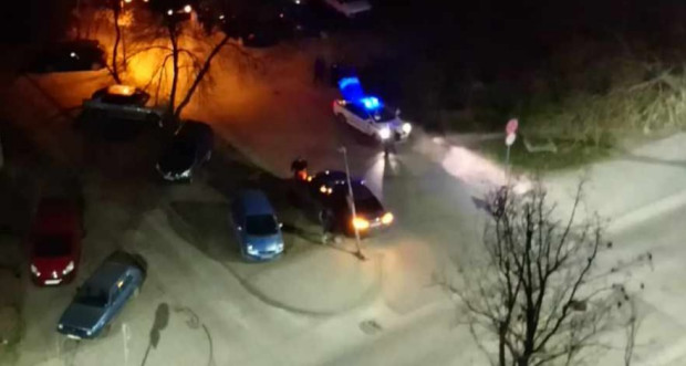 Кола се заби в стълб в пловдивския район Южен“.Инцидентът е