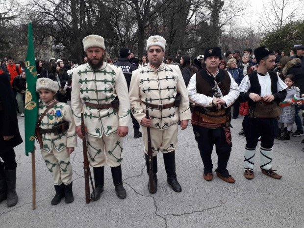 С тържествена церемония и военен ритуал Пловдив почете 151 години