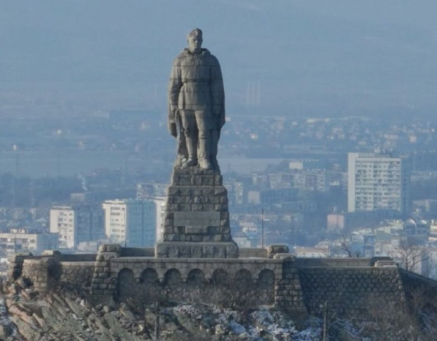 Протест при паметника на Альоша в Пловдив с искане за