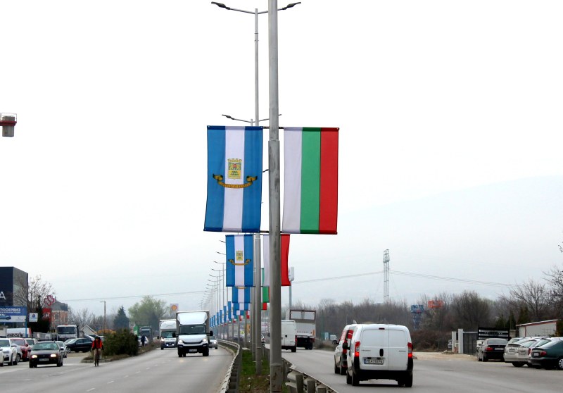 С над 400 нови знамена Пловдив посреща националния празник 3