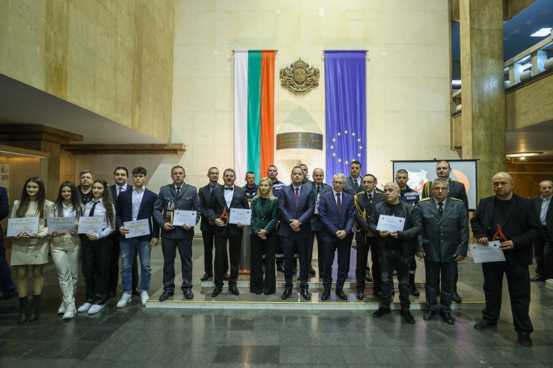 Министърът на вътрешните работи Калин Стоянов връчи награда за принос