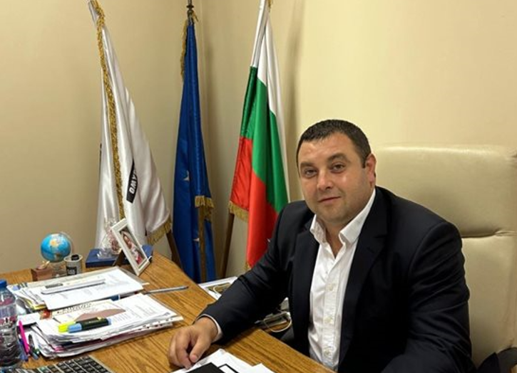 Поредният кмет деребей и местен феодал Ешреф Ешрефов който беше арестуван