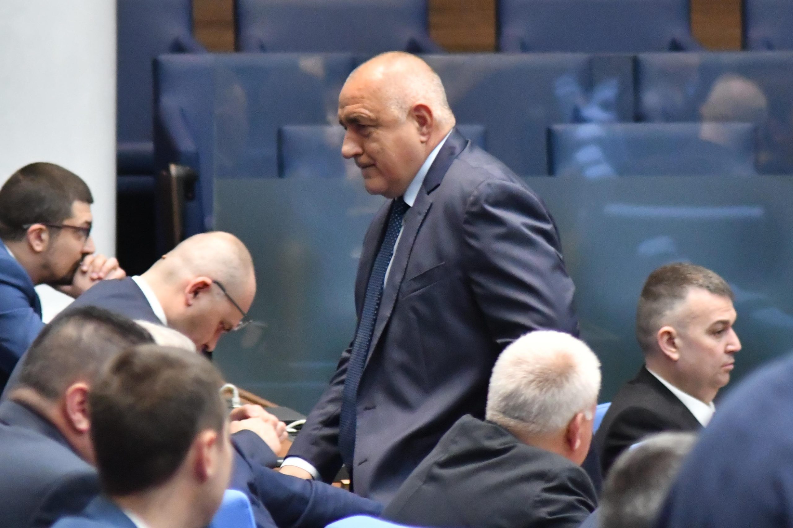 Депутатите гласуваха прие отказа на Мария Габриел от поста министър председател
