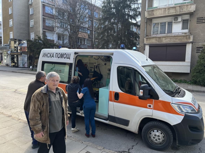Жена припадна в офиса на УниКредит Булбанк във Враца съобщава