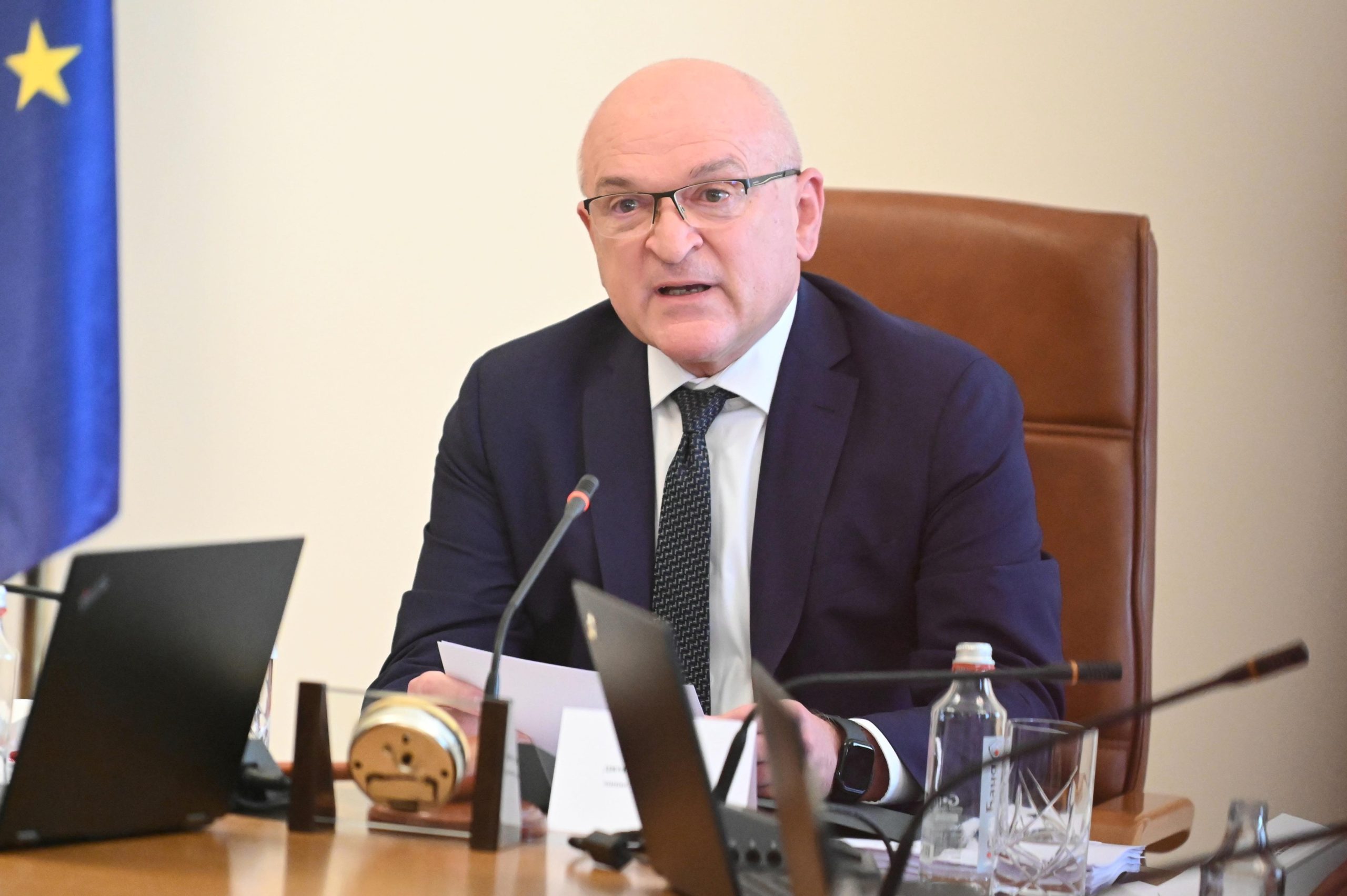 Министър председателят Димитър Главчев получава своевременна и най актуална информация от министъра