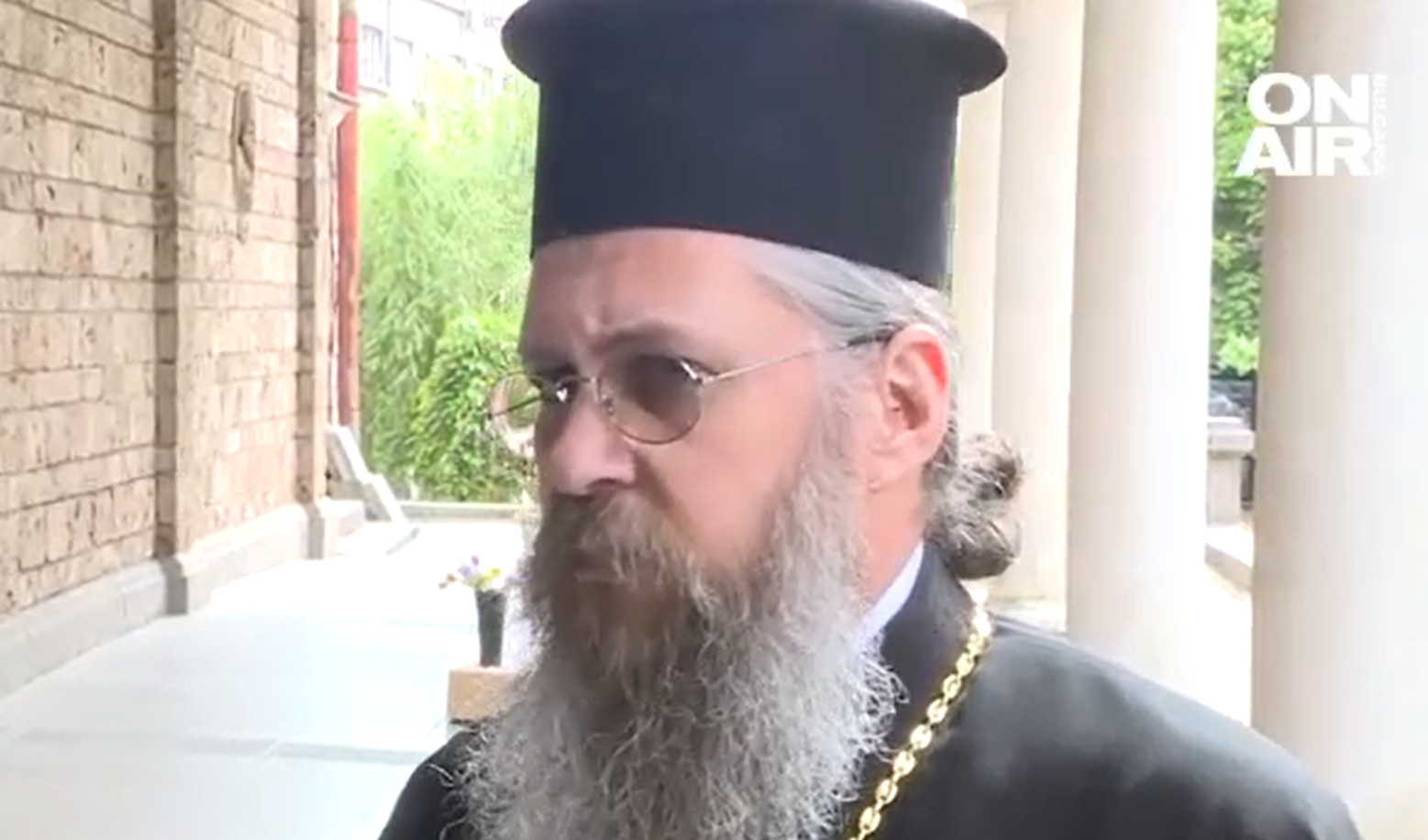Полицията издирва извършителите, поругали гроба на патриарх Неофит. На 21