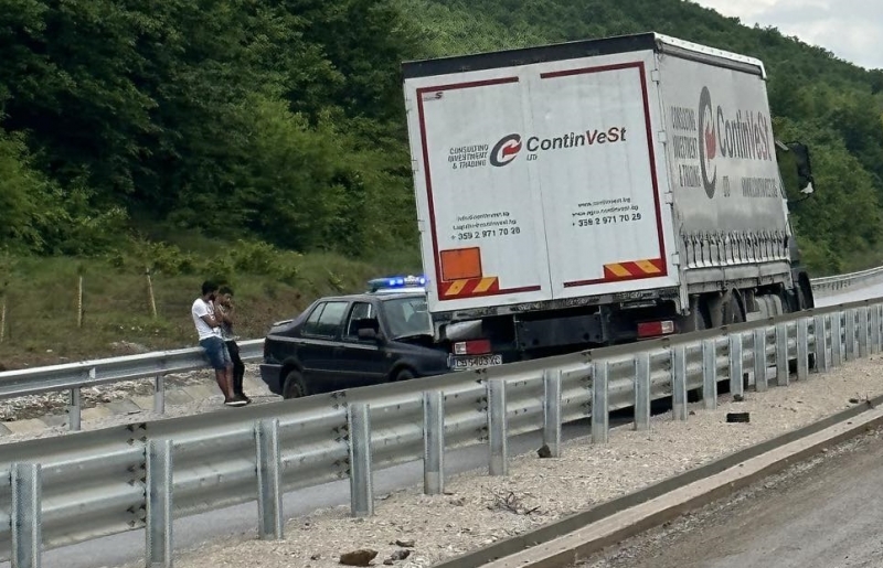 Тежка катастрофа затвори международен път Е-79 между Мездра и Ботевград,